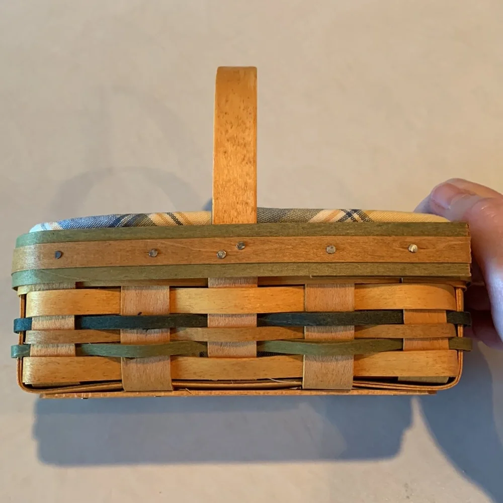 Longaberger 2001 BEE Basket with protector and liner